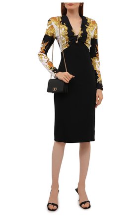 Женское платье из вискозы VERSACE черного цвета по цене 199500 руб., арт. 1000928/1A01257 | Фото 2 Женское платье из вискозы VERSACE черного цвета, арт. 1000928/1A01257 | Фото 2 (Длина Ж (юбки, платья, шорты): До колена; Материал внешний: Вискоза; Рукава: Длинные; Стили: Гламурный; Случай: Формальный; Кросс-КТ: Трикотаж; Женское Кросс-КТ: платье-футляр)
