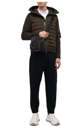 Мужская текстильная сумка detour MONCLER разноцветного цвета по цене 58800 руб., арт. G2-09A-5L700-00-595LD | Фото 2 Мужская текстильная сумка detour MONCLER разноцветного цвета, арт. G2-09A-5L700-00-595LD | Фото 2