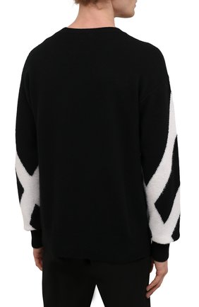 Мужской шерстяной свитер MONCLER черного цвета, арт. G2-091-9C000-32-M1299 | Фото 4 (Материал внешний: Шерсть; Рукава: Длинные; Длина (для топов): Стандартные; Принт: С принтом; Мужское Кросс-КТ: Свитер-одежда; Стили: Кэжуэл)