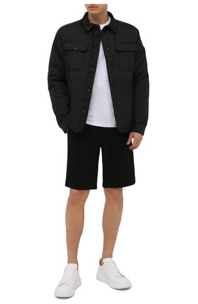 Мужские хлопковые шорты MONCLER черного цвета по цене 49000 руб., арт. G2-091-8H000-12-809KR | Фото 2 Мужские хлопковые шорты MONCLER черного цвета, арт. G2-091-8H000-12-809KR | Фото 2