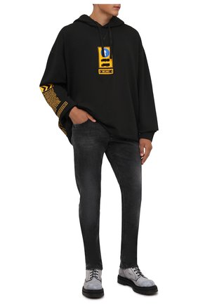 Мужские джинсы DOLCE & GABBANA темно-серого цвета по цене 45100 руб., арт. GYJCCD/G8C07 | Фото 2 Мужские джинсы DOLCE & GABBANA темно-серого цвета, арт. GYJCCD/G8C07 | Фото 2 (Длина (брюки, джинсы): Стандартные; Материал внешний: Хлопок, Деним; Кросс-КТ: Деним; Силуэт М (брюки): Прямые; Стили: Кэжуэл; Детали: Потертости)