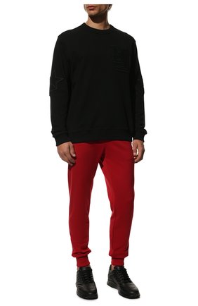 Мужские хлопковые джоггеры DOLCE & GABBANA красного цвета по цене 55100 руб., арт. GWT1AT/FU7DU | Фото 2 Мужские хлопковые джоггеры DOLCE & GABBANA красного цвета, арт. GWT1AT/FU7DU | Фото 2 (Материал внешний: Хлопок; Длина (брюки, джинсы): Стандартные; Силуэт М (брюки): Джоггеры; Стили: Спорт-шик)
