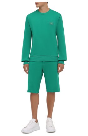 Мужские хлопковые шорты DOLCE & GABBANA зеленого цвета по цене 37750 руб., арт. GWS9AT/FU7DU | Фото 2 Мужские хлопковые шорты DOLCE & GABBANA зеленого цвета, арт. GWS9AT/FU7DU | Фото 2 (Материал внешний: Хлопок; Кросс-КТ: Трикотаж, Спорт; Принт: Без принта; Стили: Спорт-шик; Длина Шорты М: Ниже колена)