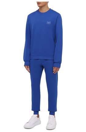 Мужские хлопковые джоггеры DOLCE & GABBANA синего цвета по цене 39950 руб., арт. GWDPAT/FU7DU | Фото 2 Мужские хлопковые джоггеры DOLCE & GABBANA синего цвета, арт. GWDPAT/FU7DU | Фото 2 (Длина (брюки, джинсы): Стандартные; Материал внешний: Хлопок; Силуэт М (брюки): Джоггеры; Мужское Кросс-КТ: Брюки-трикотаж; Кросс-КТ: Спорт; Стили: Спорт-шик)