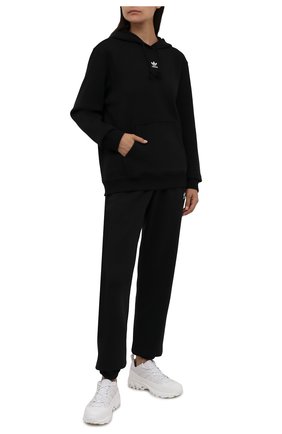 Женский хлопковое худи ADIDAS ORIGINALS черного цвета по цене 4800 руб., арт. H34725 | Фото 2 Женский хлопковое худи ADIDAS ORIGINALS черного цвета, арт. H34725 | Фото 2 (Материал внешний: Синтетический материал, Хлопок; Длина (для топов): Стандартные; Рукава: Длинные; Женское Кросс-КТ: Худи-одежда, Худи-спорт; Стили: Спорт-шик)