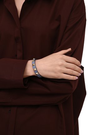 Женский кожаный браслет rockstud VALENTINO светло-голубого цвета по цене 15700 руб., арт. WW2J0255/VIT | Фото 2 Женский кожаный браслет rockstud VALENTINO светло-голубого цвета, арт. WW2J0255/VIT | Фото 2