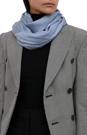 Женский шарф GIORGIO ARMANI голубого цвета по цене 33750 руб., арт. 795312/1A134 | Фото 2 Женский шарф GIORGIO ARMANI голубого цвета, арт. 795312/1A134 | Фото 2