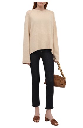 Женские джинсы KITON темно-синего цвета по цене 54200 руб., арт. DJ52101/X0450A | Фото 2 Женские джинсы KITON темно-синего цвета, арт. DJ52101/X0450A | Фото 2 (Длина (брюки, джинсы): Стандартные; Материал внешний: Хлопок; Кросс-КТ: Деним; Детали: Потертости; Силуэт Ж (брюки и джинсы): Расклешенные; Стили: Кэжуэл)