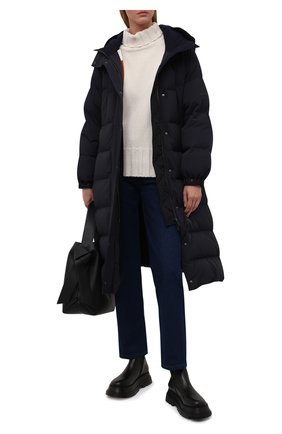 Женский пуховик KITON темно-синего цвета по цене 1130000 руб., арт. D52623X0470A | Фото 2 Женский пуховик KITON темно-синего цвета, арт. D52623X0470A | Фото 2 (Рукава: Длинные; Материал утеплителя: Пух и перо; Материал внешний: Синтетический материал; Материал подклада: Шелк; Длина (верхняя одежда): До колена; Стили: Кэжуэл; Кросс-КТ: Пуховик)