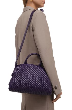 Женская сумка handle small BOTTEGA VENETA фиолетового цвета по цене 256500 руб., арт. 651556/V01D1 | Фото 2 Женская сумка handle small BOTTEGA VENETA фиолетового цвета, арт. 651556/V01D1 | Фото 2 (Материал: Натуральная кожа; Сумки-технические: Сумки top-handle, Сумки через плечо; Размер: small; Ремень/цепочка: На ремешке)