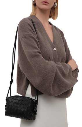 Женская сумка loop BOTTEGA VENETA черного цвета по цене 82650 руб., арт. 666683/VCPP3 | Фото 2 Женская сумка loop BOTTEGA VENETA черного цвета, арт. 666683/VCPP3 | Фото 2 (Материал: Натуральная кожа; Сумки-технические: Сумки через плечо; Ремень/цепочка: На ремешке; Размер: mini)