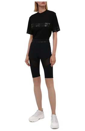 Женские шорты MONCLER черного цвета по цене 42500 руб., арт. G2-093-8H000-15-899A6 | Фото 2 Женские шорты MONCLER черного цвета, арт. G2-093-8H000-15-899A6 | Фото 2 (Материал внешний: Синтетический материал; Длина Ж (юбки, платья, шорты): Миди; Женское Кросс-КТ: Шорты-одежда; Стили: Спорт-шик)
