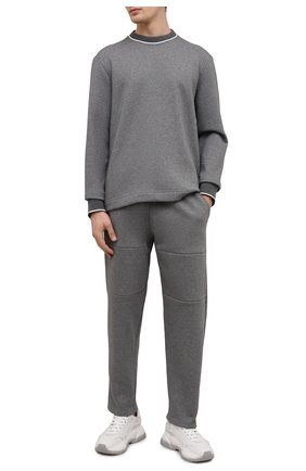 Мужские брюки ERMENEGILDO ZEGNA серого цвета по цене 17500 руб., арт. N6N001130 | Фото 2 Мужские брюки ERMENEGILDO ZEGNA серого цвета, арт. N6N001130 | Фото 2 (Материал внешний: Хлопок, Синтетический материал; Случай: Повседневный; Мужское Кросс-КТ: Брюки-трикотаж; Кросс-КТ: Спорт; Стили: Спорт-шик; Длина (брюки, джинсы): Стандартные)