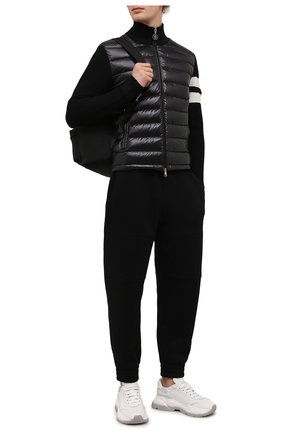 Мужской комбинированный кардиган MONCLER черного цвета по цене 73500 руб., арт. G2-091-9B000-02-M1131 | Фото 2 Мужской комбинированный кардиган MONCLER черного цвета, арт. G2-091-9B000-02-M1131 | Фото 2 (Материал внешний: Шерсть; Материал утеплителя: Пух и перо; Рукава: Длинные; Длина (для топов): Стандартные; Материал подклада: Синтетический материал; Мужское Кросс-КТ: Кардиган-одежда; Стили: Кэжуэл)