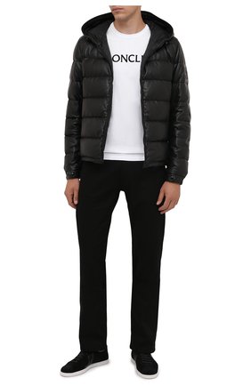 Мужская хлопковая футболка MONCLER белого цвета по цене 19100 руб., арт. G2-091-8C000-22-8390T | Фото 2 Мужская хлопковая футболка MONCLER белого цвета, арт. G2-091-8C000-22-8390T | Фото 2 (Материал внешний: Хлопок; Рукава: Короткие; Принт: С принтом; Стили: Кэжуэл; Длина (для топов): Стандартные)