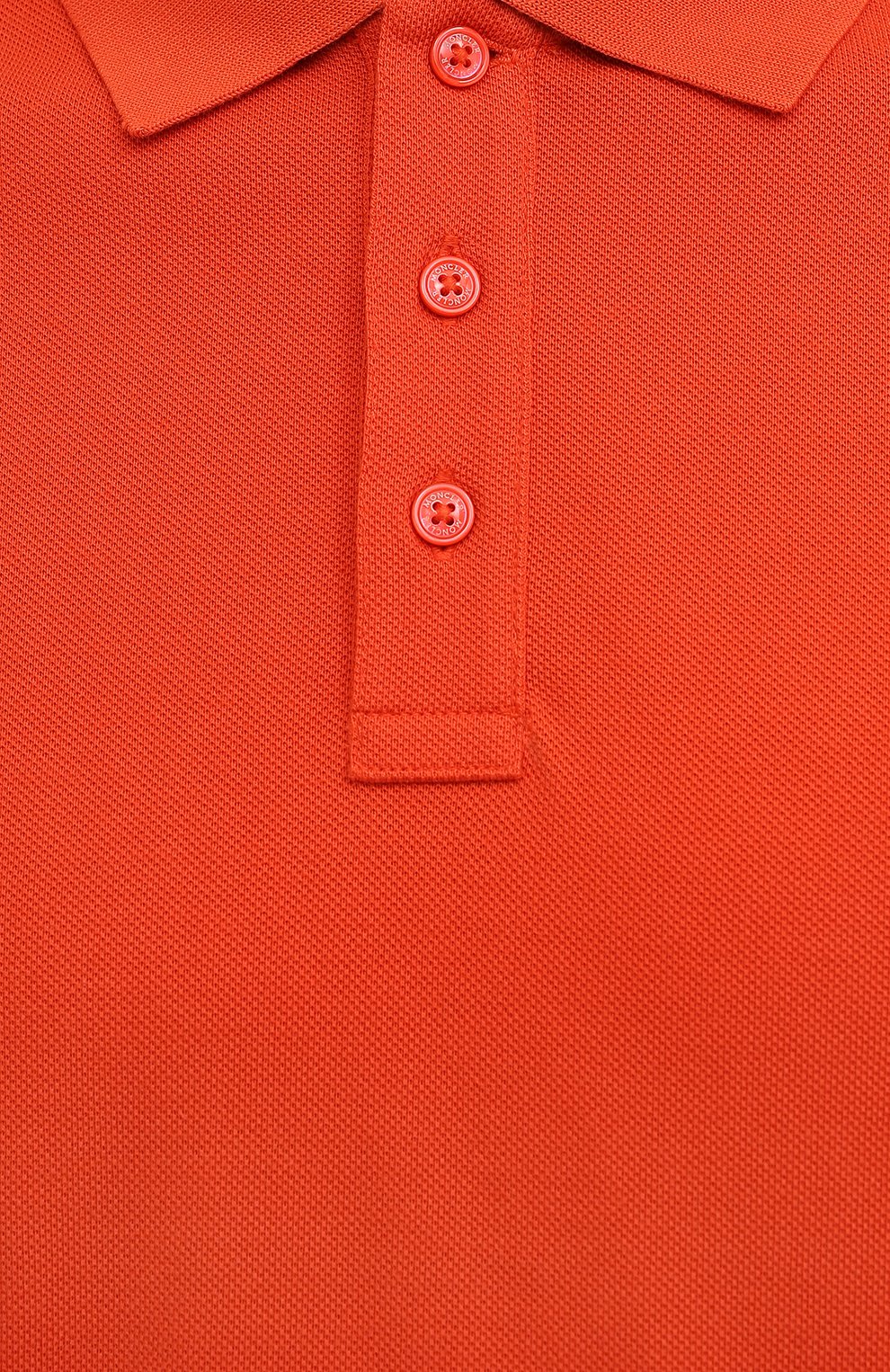 Мужское хлопковое поло MONCLER оранжевого цвета, арт. G2-091-8A705-10-84556 | Фото 5 (Застежка: Пуговицы; Рукава: Короткие; Длина (для топов): Стандартные; Кросс-КТ: Трикотаж; Материал внешний: Хлопок; Стили: Кэжуэл)