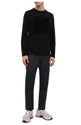 Мужские брюки MONCLER черного цвета по цене 42000 руб., арт. G2-091-2A000-09-595D1 | Фото 2 Мужские брюки MONCLER черного цвета, арт. G2-091-2A000-09-595D1 | Фото 2