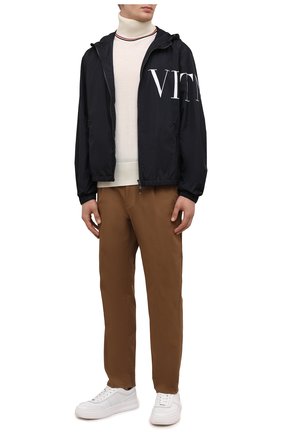 Мужские хлопковые брюки MONCLER коричневого цвета по цене 40900 руб., арт. G2-091-2A000-05-54A1U | Фото 2 Мужские хлопковые брюки MONCLER коричневого цвета, арт. G2-091-2A000-05-54A1U | Фото 2 (Материал внешний: Хлопок; Длина (брюки, джинсы): Стандартные; Случай: Повседневный; Стили: Кэжуэл)