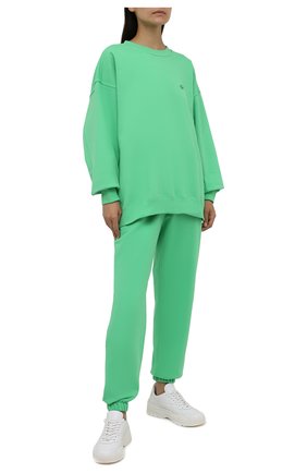 Женские хлопковые джоггеры ADIDAS ORIGINALS зеленого цвета по цене 5690 руб., арт. H09162 | Фото 2 Женские хлопковые джоггеры ADIDAS ORIGINALS зеленого цвета, арт. H09162 | Фото 2 (Длина (брюки, джинсы): Стандартные; Материал внешний: Хлопок; Стили: Спорт-шик; Женское Кросс-КТ: Джоггеры - брюки, Брюки-спорт; Силуэт Ж (брюки и джинсы): Джоггеры)