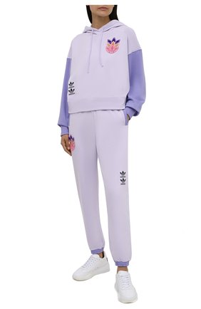 Женский хлопковое худи ADIDAS ORIGINALS сиреневого цвета по цене 5330 руб., арт. H22746 | Фото 2 Женский хлопковое худи ADIDAS ORIGINALS сиреневого цвета, арт. H22746 | Фото 2 (Материал внешний: Хлопок; Длина (для топов): Стандартные; Рукава: Длинные; Стили: Спорт-шик; Женское Кросс-КТ: Худи-одежда, Худи-спорт)