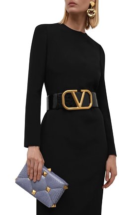 Женский ремень из кожи аллигатора VALENTINO черного цвета по цене 169500 руб., арт. WW2T0S10/QRL/AMIS | Фото 2 Женский ремень из кожи аллигатора VALENTINO черного цвета, арт. WW2T0S10/QRL/AMIS | Фото 2