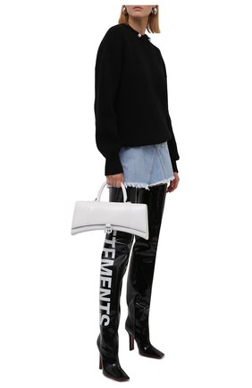 Женские кожаные ботфорты VETEMENTS черно-белого цвета по цене 265500 руб., арт. WA52HE300B 2411 | Фото 2 Женские кожаные ботфорты VETEMENTS черно-белого цвета, арт. WA52HE300B 2411 | Фото 2 (Подошва: Плоская; Материал внутренний: Натуральная кожа; Каблук высота: Высокий; Высота голенища: Высокие; Каблук тип: Устойчивый)