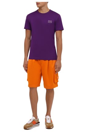 Мужская хлопковая футболка DOLCE & GABBANA фиолетового цвета по цене 36300 руб., арт. G8KJ9T/FU7EQ | Фото 2 Мужская хлопковая футболка DOLCE & GABBANA фиолетового цвета, арт. G8KJ9T/FU7EQ | Фото 2 (Материал внешний: Хлопок; Рукава: Короткие; Принт: Без принта; Стили: Спорт-шик; Длина (для топов): Стандартные; Региональные ограничения белый список (Axapta Mercury): RU)