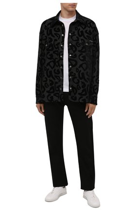 Мужская джинсовая рубашка DOLCE & GABBANA серого цвета по цене 119500 руб., арт. G5IH1D/G8EK4 | Фото 2 Мужская джинсовая рубашка DOLCE & GABBANA серого цвета, арт. G5IH1D/G8EK4 | Фото 2 (Материал внешний: Хлопок; Длина (для топов): Стандартные; Рукава: Длинные; Случай: Повседневный; Кросс-КТ: Деним; Воротник: Кент; Манжеты: На кнопках; Принт: С принтом; Стили: Кэжуэл)