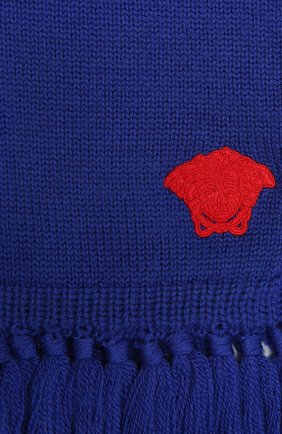 Детский шерстяной шарф VERSACE синего цвета, арт. 1001655/1A01314 | Фото 2 (Материал: Шерсть, Текстиль)