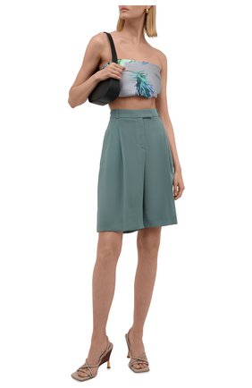 Женский шелковый платок oysters RADICAL CHIC светло-серого цвета по цене 13520 руб., арт. 332262.21.02 | Фото 2 Женский шелковый платок oysters RADICAL CHIC светло-серого цвета, арт. 332262.21.02 | Фото 2