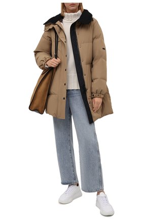 Женский пуховик KITON бежевого цвета по цене 820500 руб., арт. D52622X0470A | Фото 2 Женский пуховик KITON бежевого цвета, арт. D52622X0470A | Фото 2 (Материал внешний: Синтетический материал; Материал утеплителя: Пух и перо; Длина (верхняя одежда): До середины бедра; Рукава: Длинные; Материал подклада: Шелк; Стили: Кэжуэл; Кросс-КТ: Пуховик)