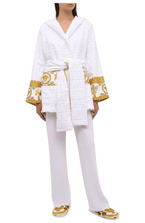 Женский хлопковый халат VERSACE белого цвета по цене 39950 руб., арт. ZACJ00019/ZC0SP052 | Фото 2 Женский хлопковый халат VERSACE белого цвета, арт. ZACJ00019/ZC0SP052 | Фото 2 (Материал внешний: Хлопок; Длина Ж (юбки, платья, шорты): Мини; Рукава: Длинные)