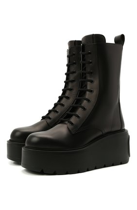 Женские кожаные ботинки uniqueform VALENTINO черного цвета по цене 77450 руб., арт. WW2S0AR2/RBJ | Фото 1 Женские кожаные ботинки uniqueform VALENTINO черного цвета, арт. WW2S0AR2/RBJ | Фото 1 (Материал внутренний: Натуральная кожа; Каблук высота: Высокий; Подошва: Платформа; Женское Кросс-КТ: Военные ботинки; Материал внешний: Кожа)