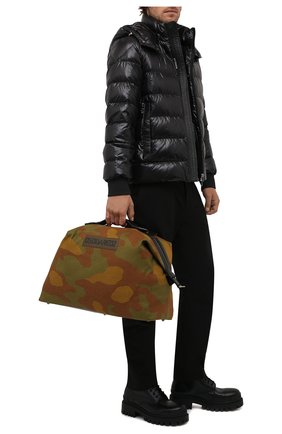 Мужская текстильная дорожная сумка DSQUARED2 хаки цвета по цене 63500 руб., арт. DFM0029 168S0074 | Фото 2 Мужская текстильная дорожная сумка DSQUARED2 хаки цвета, арт. DFM0029 168S0074 | Фото 2 (Ремень/цепочка: На ремешке; Материал: Текстиль; Размер: large)