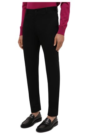 Мужские хлопковые брюки VERSACE черного цвета, арт. A88701/1F00652 | Фото 3 (Длина (брюки, джинсы): Стандартные; Случай: Повседневный; Материал внешний: Хлопок; Стили: Классический)