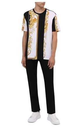 Мужская хлопковая футболка VERSACE черного цвета по цене 47450 руб., арт. 1000850/1A00662 | Фото 2 Мужская хлопковая футболка VERSACE черного цвета, арт. 1000850/1A00662 | Фото 2