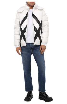 Мужская пуховая куртка madawaska MONCLER белого цвета по цене 179600 руб., арт. G2-091-1A001-54-595MX | Фото 2 Мужская пуховая куртка madawaska MONCLER белого цвета, арт. G2-091-1A001-54-595MX | Фото 2 (Материал утеплителя: Пух и перо; Материал подклада: Синтетический материал; Материал внешний: Синтетический материал; Длина (верхняя одежда): Короткие; Рукава: Длинные; Кросс-КТ: Куртка; Мужское Кросс-КТ: пуховик-короткий; Стили: Кэжуэл)