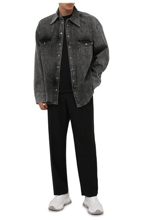 Мужская джинсовая рубашка DOLCE & GABBANA серого цвета по цене 71600 руб., арт. G5IH1D/G8EG8 | Фото 2 Мужская джинсовая рубашка DOLCE & GABBANA серого цвета, арт. G5IH1D/G8EG8 | Фото 2 (Материал внешний: Хлопок; Длина (для топов): Стандартные; Рукава: Длинные; Кросс-КТ: Деним; Случай: Повседневный; Принт: Однотонные; Воротник: Кент; Манжеты: На кнопках; Стили: Гранж)