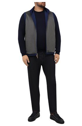 Мужской кашемировый жилет KIRED серого цвета, арт. WGANGEW6818003000/62-74 | Фото 2 (Материал внешний: Шерсть, Кашемир; Материал подклада: Синтетический материал; Длина (верхняя одежда): Короткие; Кросс-КТ: Куртка; Big sizes: Big Sizes; Стили: Кэжуэл)