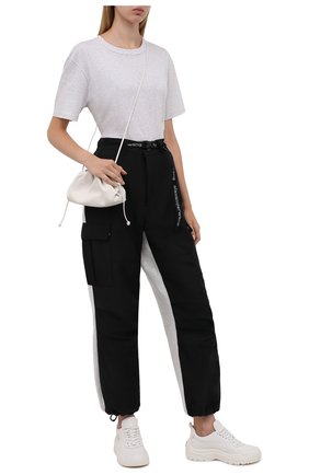 Женская хлопковая футболка ALEXANDERWANG.T светло-серого цвета по цене 8690 руб., арт. 4CC3211281 | Фото 2 Женская хлопковая футболка ALEXANDERWANG.T светло-серого цвета, арт. 4CC3211281 | Фото 2