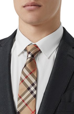 Мужской шелковый галстук BURBERRY бежевого цвета по цене 15800 руб., арт. 8011693/105301 | Фото 2 Мужской шелковый галстук BURBERRY бежевого цвета, арт. 8011693/105301 | Фото 2