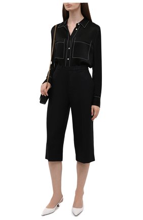 Женские шерстяные шорты MONCLER черного цвета по цене 38100 руб., арт. G2-093-2A000-12-54233 | Фото 2 Женские шерстяные шорты MONCLER черного цвета, арт. G2-093-2A000-12-54233 | Фото 2 (Материал внешний: Шерсть; Стили: Кэжуэл; Женское Кросс-КТ: Шорты-одежда; Длина Ж (юбки, платья, шорты): Миди)