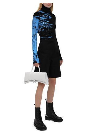 Женские кожаные ботинки VETEMENTS черно-белого цвета по цене 109000 руб., арт. UA52B0200B 2414/W | Фото 2 Женские кожаные ботинки VETEMENTS черно-белого цвета, арт. UA52B0200B 2414/W | Фото 2 (Материал внутренний: Натуральная кожа; Подошва: Платформа; Каблук высота: Низкий; Женское Кросс-КТ: Военные ботинки; Материал внешний: Кожа)