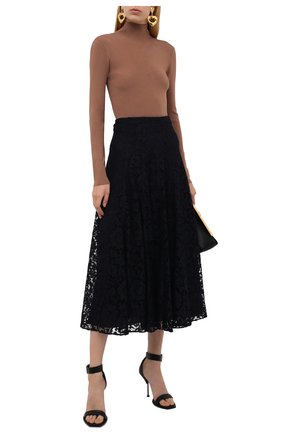 Женская юбка из вискозы и хлопка VALENTINO синего цвета по цене 231000 руб., арт. WB3RA7W01EC | Фото 2 Женская юбка из вискозы и хлопка VALENTINO синего цвета, арт. WB3RA7W01EC | Фото 2 (Материал подклада: Вискоза; Материал внешний: Вискоза, Хлопок; Длина Ж (юбки, платья, шорты): Миди; Стили: Гламурный; Женское Кросс-КТ: Юбка-одежда)