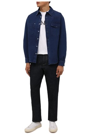 Мужская джинсовая рубашка KENZO синего цвета по цене 35750 руб., арт. FB65DC4201LG | Фото 2 Мужская джинсовая рубашка KENZO синего цвета, арт. FB65DC4201LG | Фото 2 (Материал внешний: Хлопок, Деним; Длина (для топов): Стандартные; Рукава: Длинные; Случай: Повседневный; Кросс-КТ: Деним; Принт: Однотонные; Манжеты: На кнопках; Стили: Кэжуэл; Воротник: Кент)