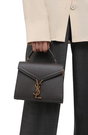 Женская сумка cassandra mini SAINT LAURENT темно-серого цвета по цене 173500 руб., арт. 623930/B0W0W | Фото 2 Женская сумка cassandra mini SAINT LAURENT темно-серого цвета, арт. 623930/B0W0W | Фото 2 (Материал: Натуральная кожа; Размер: mini; Сумки-технические: Сумки top-handle; Ремень/цепочка: На ремешке)