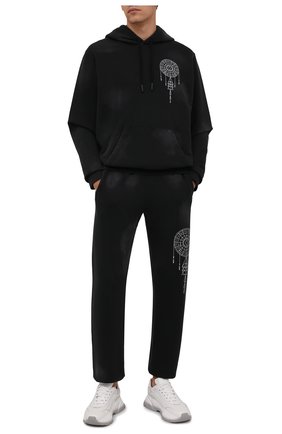 Мужской хлопковое худи MARCELO BURLON черного цвета по цене 49950 руб., арт. CMBB007F21FLE010 | Фото 2 Мужской хлопковое худи MARCELO BURLON черного цвета, арт. CMBB007F21FLE010 | Фото 2 (Материал внешний: Хлопок; Рукава: Длинные; Длина (для топов): Стандартные; Мужское Кросс-КТ: Худи-одежда; Принт: С принтом; Стили: Спорт-шик)