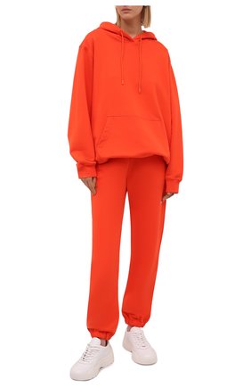 Женские хлопковые джоггеры MSGM оранжевого цвета по цене 19100 руб., арт. 3141MDP500 217799 | Фото 2 Женские хлопковые джоггеры MSGM оранжевого цвета, арт. 3141MDP500 217799 | Фото 2 (Длина (брюки, джинсы): Стандартные; Материал внешний: Хлопок; Стили: Спорт-шик; Кросс-КТ: Трикотаж; Женское Кросс-КТ: Джоггеры - брюки; Силуэт Ж (брюки и джинсы): Джоггеры)