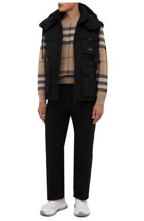 Мужской пуховый жилет DOLCE & GABBANA черного цвета по цене 122000 руб., арт. G9VD7T/FUM8T | Фото 2 Мужской пуховый жилет DOLCE & GABBANA черного цвета, арт. G9VD7T/FUM8T | Фото 2 (Материал утеплителя: Пух и перо; Материал внешний: Хлопок; Материал подклада: Синтетический материал; Длина (верхняя одежда): Короткие; Кросс-КТ: Куртка, Пуховик; Стили: Кэжуэл)