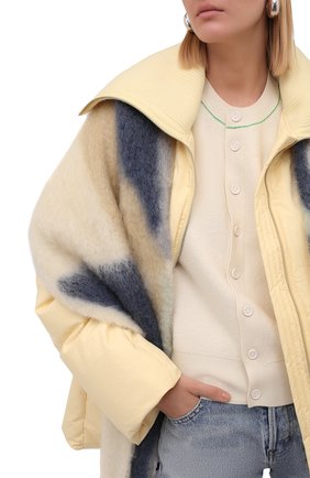 Женский шарф JIL SANDER голубого цвета по цене 46300 руб., арт. JPPT902022-WT199030 | Фото 2 Женский шарф JIL SANDER голубого цвета, арт. JPPT902022-WT199030 | Фото 2